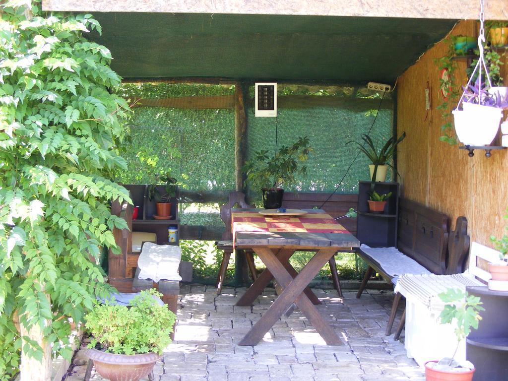 Ildi Apartman Дьєнешдіаш Екстер'єр фото
