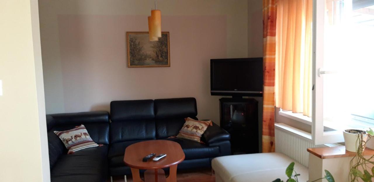 Ildi Apartman Дьєнешдіаш Екстер'єр фото